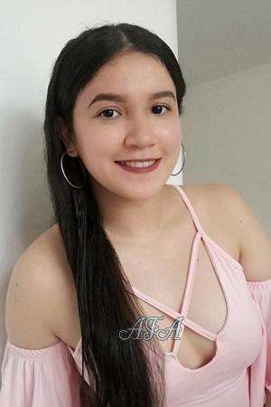 203844 - Laura Age: 22 - Colombia