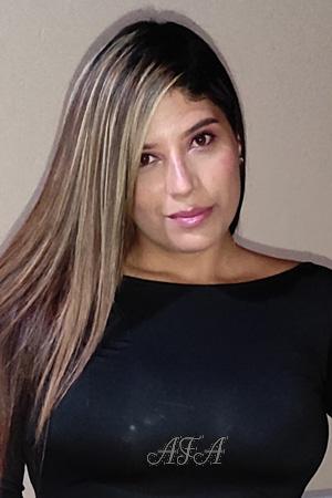 204578 - Daniela Age: 29 - Colombia