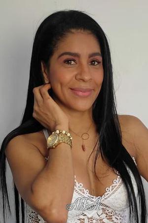 205734 - Yohana Age: 38 - Colombia